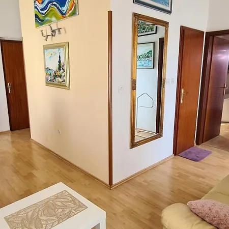 Art Ines Πανσιόν 3*