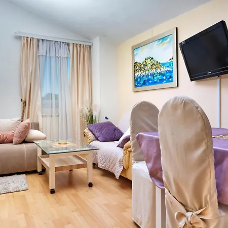 Art Ines 3* Ζαντάρ