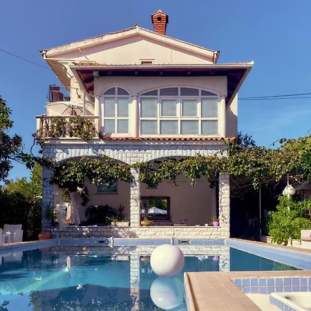 Art Ines Gæstehus 3*