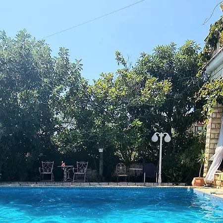 Art Ines 3* Ζαντάρ